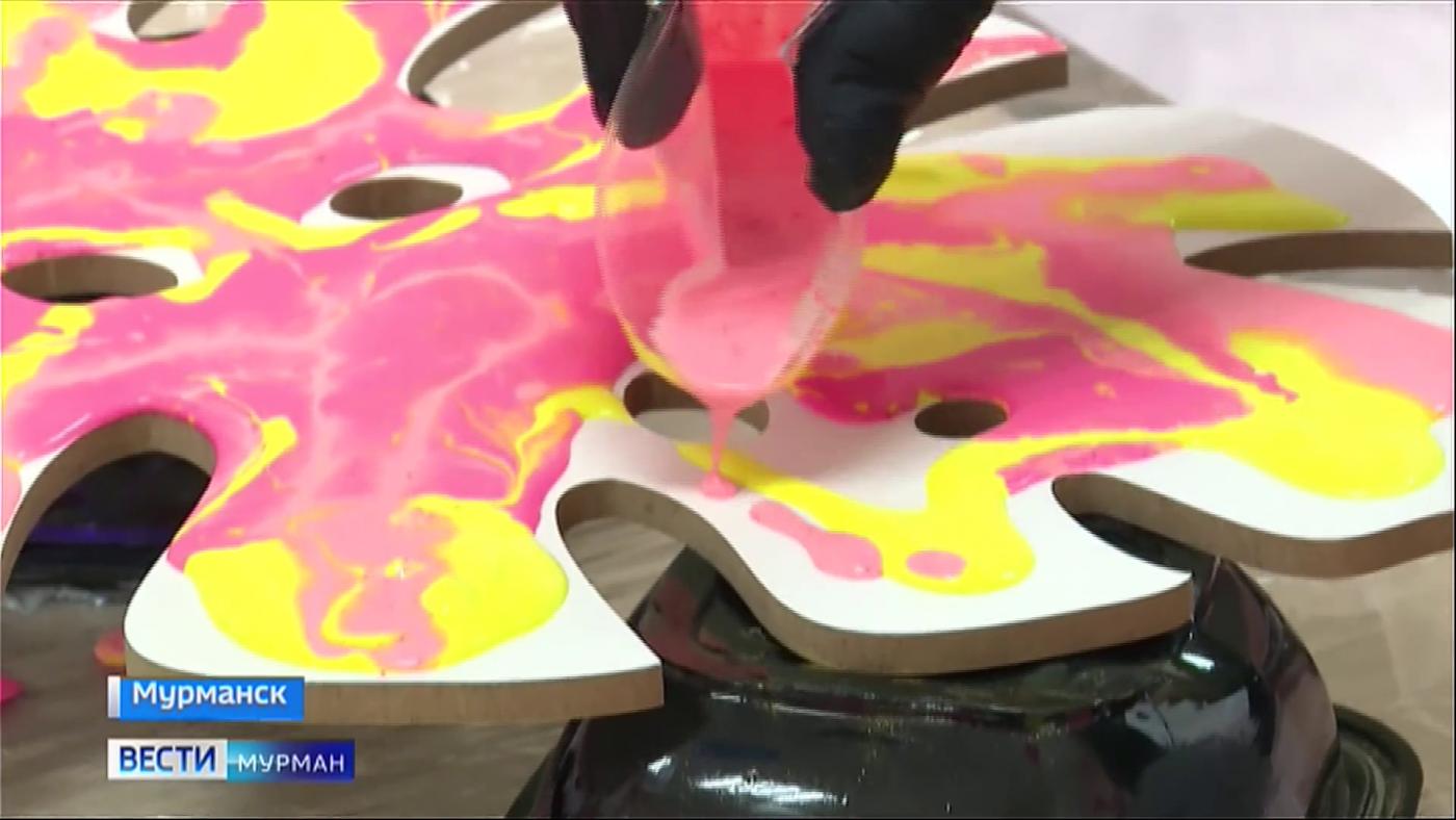 Пациенты 1-й мурманской детской поликлиники написали картины акриловыми красками