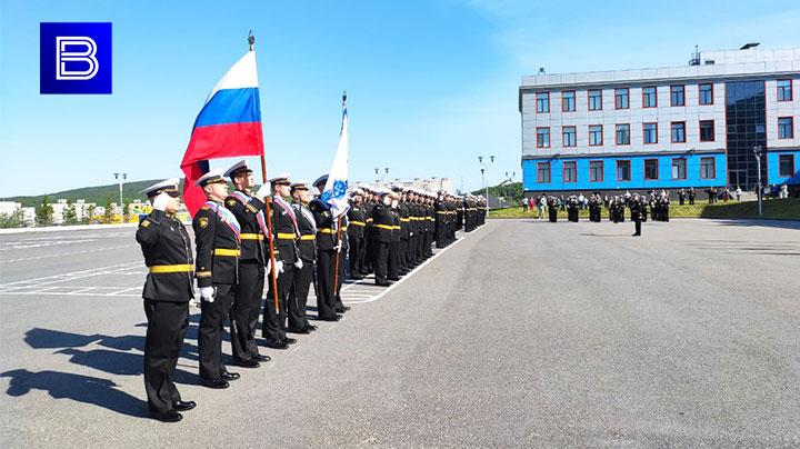 В Нахимовском училище в Мурманске 23 июня проходит торжественная церемония второго выпуска