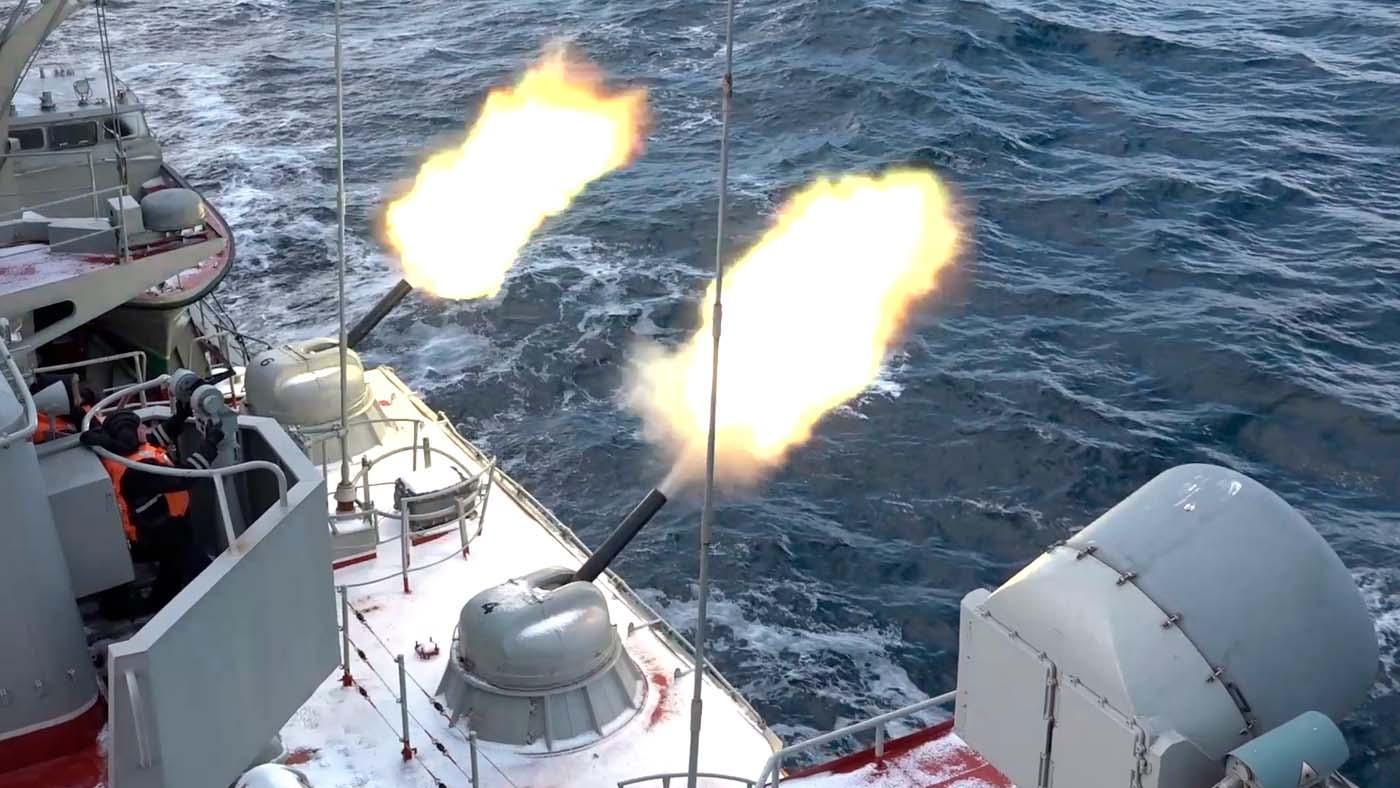 Корабли Северного флота провели стрельбы по морским целям на учениях в Баренцевом море