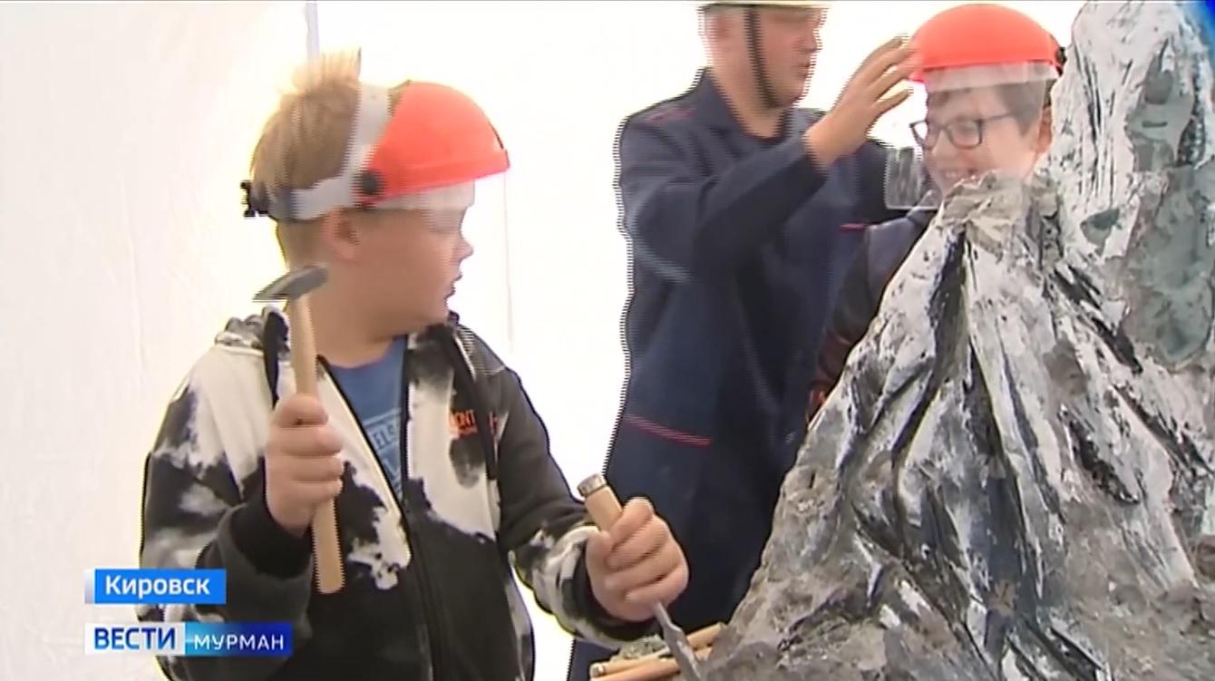 Вжиться в роль горняка: как в Кировске северяне отметили День шахтера