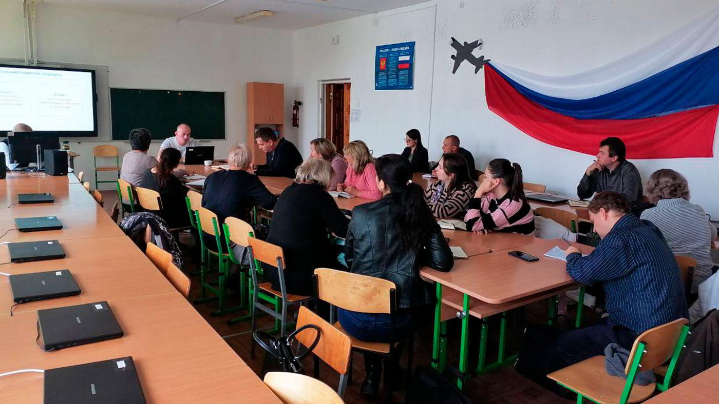 Приморским педагогам в Запорожье помогают специалисты из Мурманской области
