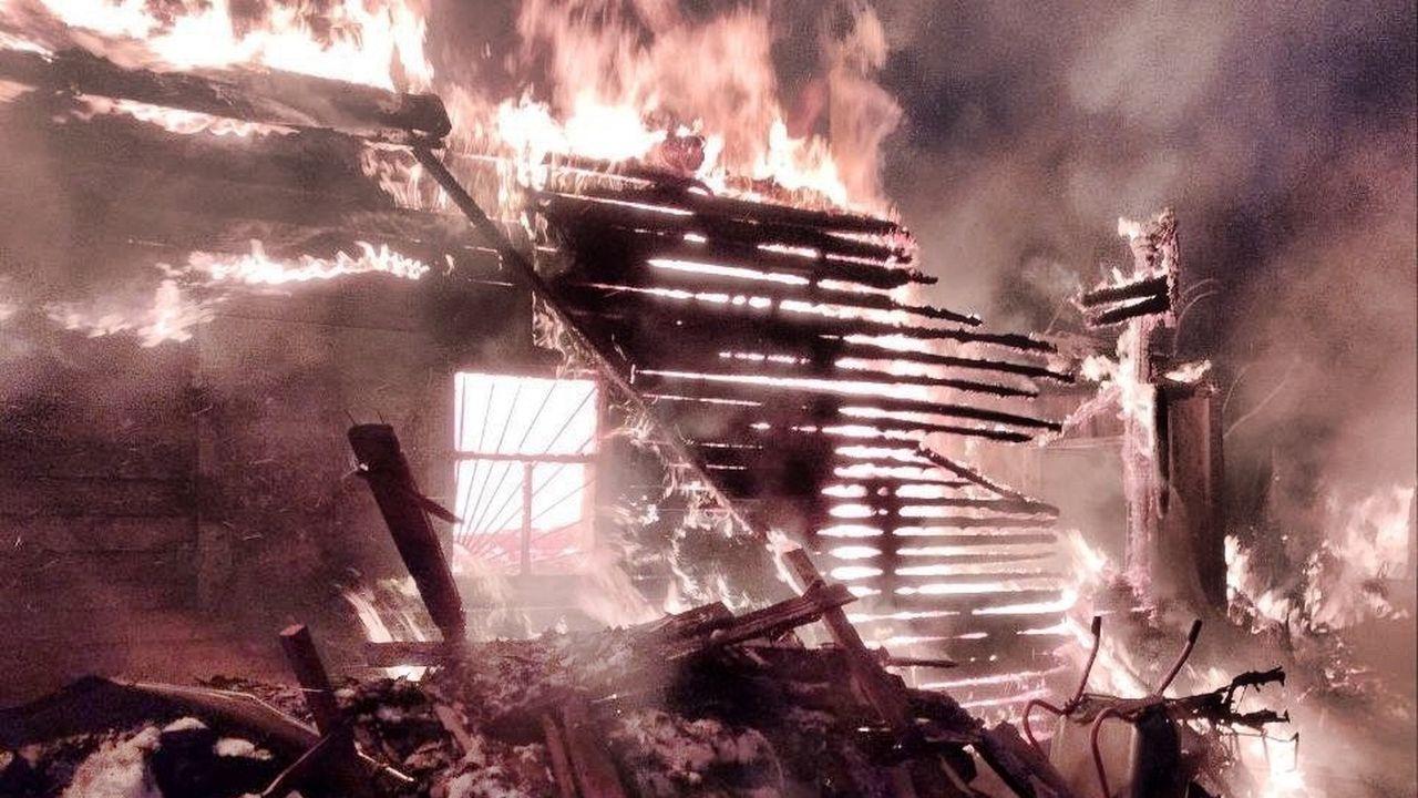 В Пулозеро сгорел дачный жилой дом 