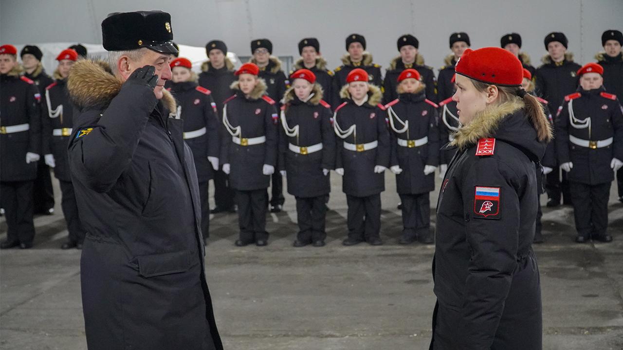 На Северном флоте в День Героев Отечества состоялась церемония приема школьников в Юнармию