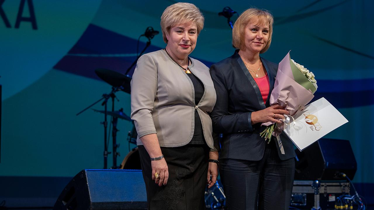 Представителям педагогического сообщества Мурманской области вручили государственные и ведомственные награды