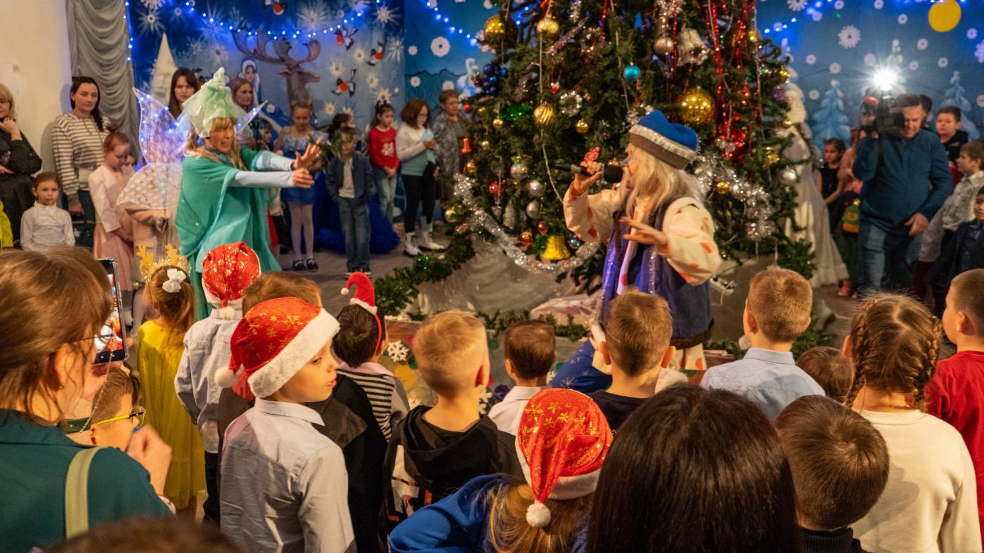Для детей участников СВО провели Новогоднюю Елку в Мурманске