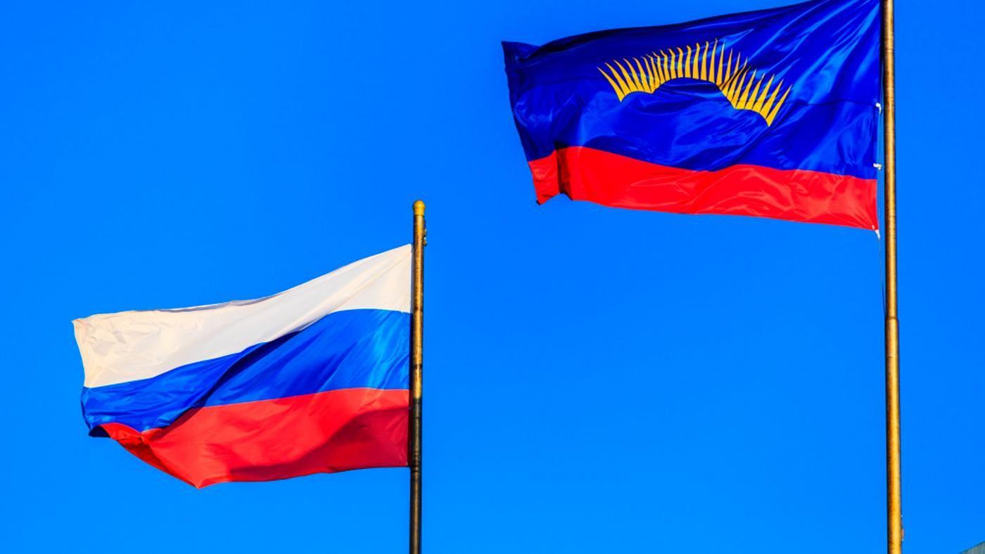 На зданиях российских вузов и детсадов появятся флаги РФ