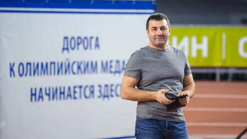 Начальник Мурманского легкоатлетического манежа удостоен знака отличия главы региона