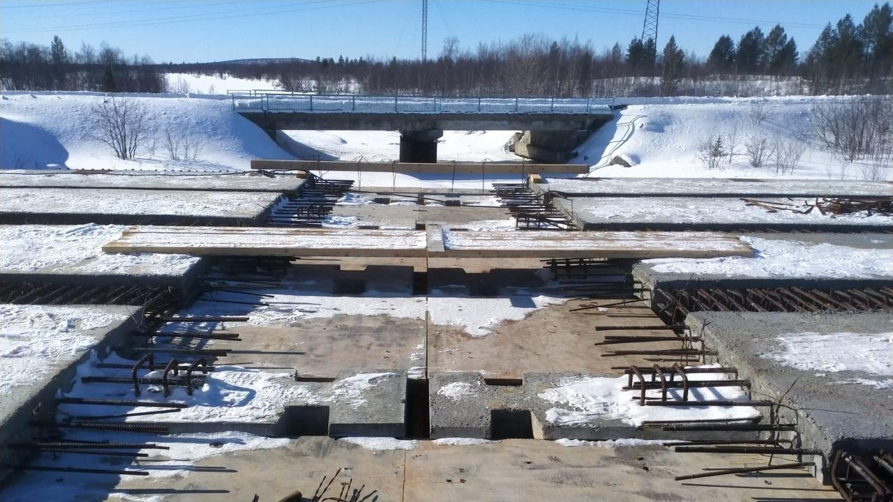 В Мурманской области возобновили ремонт моста через реку Большая Печенга 