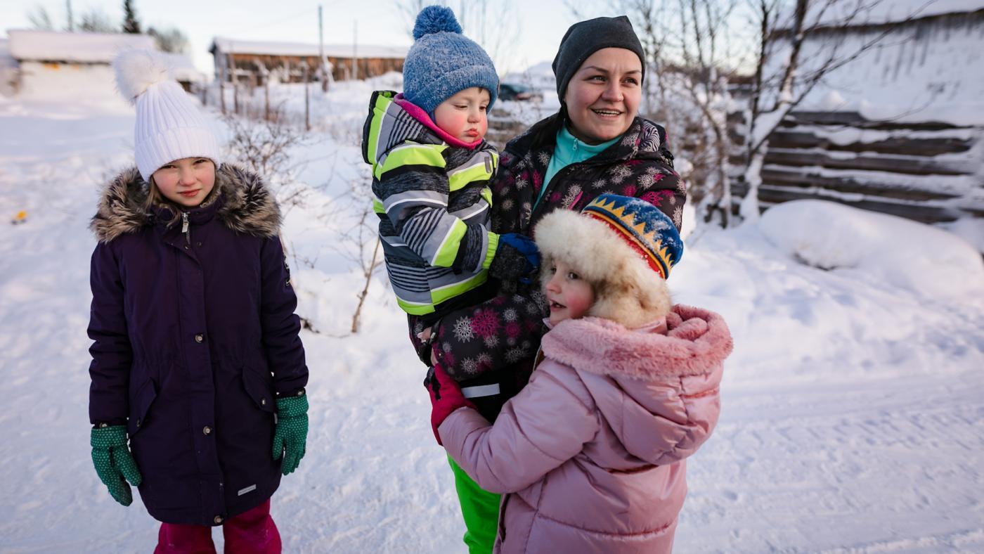 В Мурманской области действует 24 вида мер соцподдержки для семей с детьми