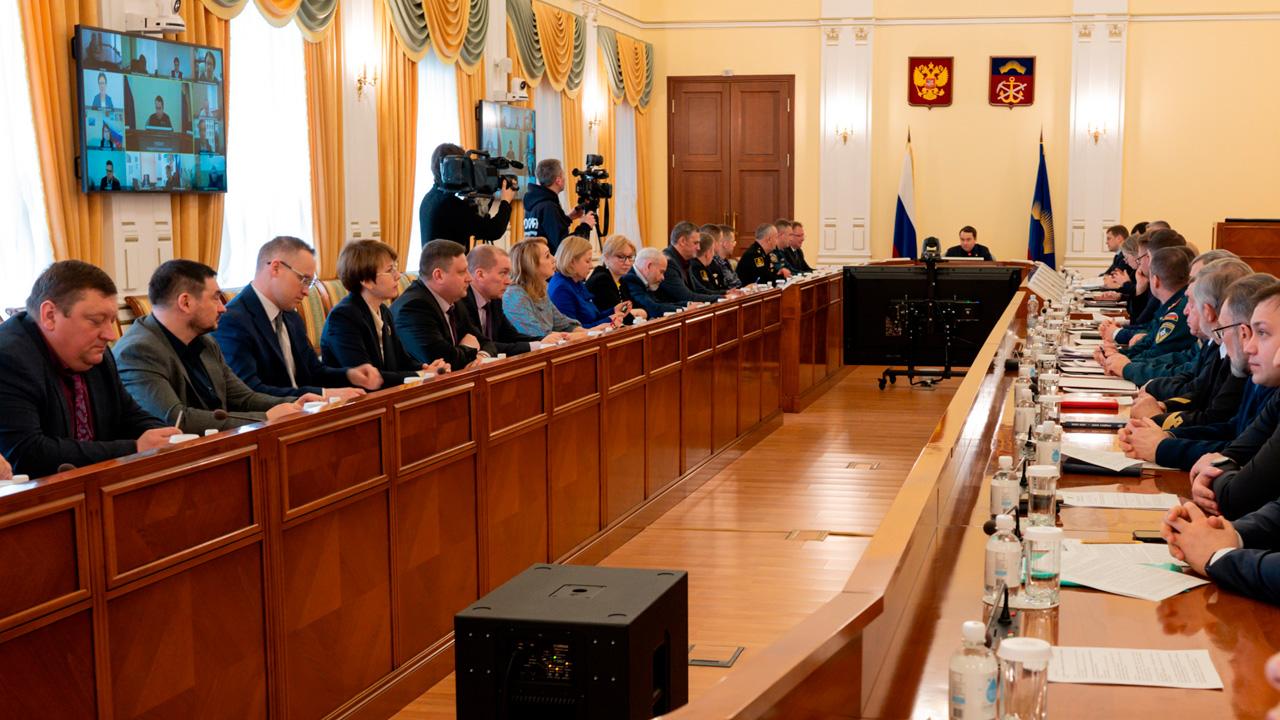 В Мурманске прошло заседание комиссии по предупреждению и ликвидации ЧС и обеспечению пожарной безопасности региона