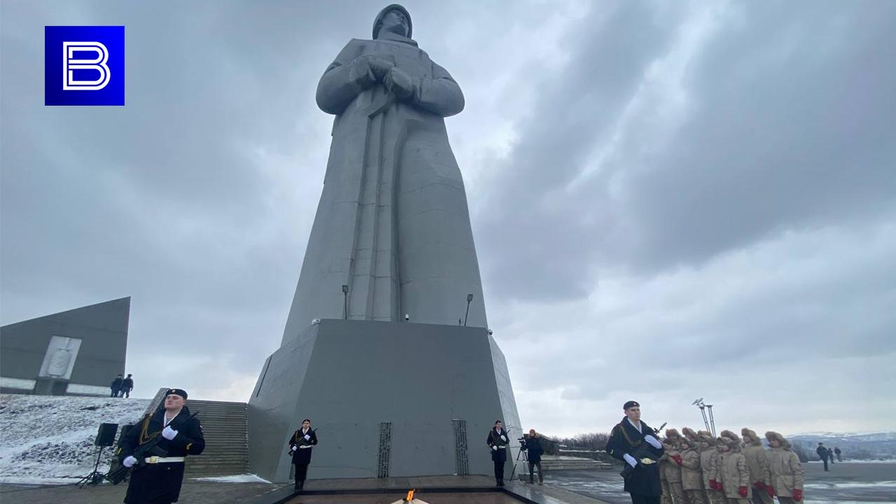 &quot;Сила в правде&quot;: в Мурманске состоялось возложение цветов к памятнику Защитникам Советского Заполярья