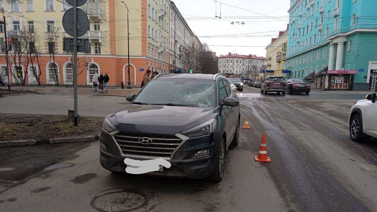 Водитель иномарки сбил двух подростков в Мурманске 