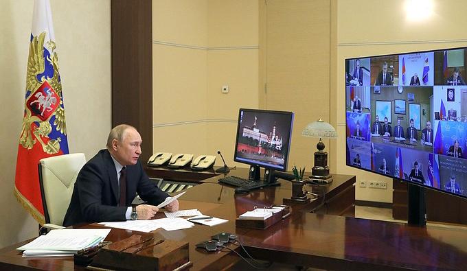 Владимир Путин поручил разработать закон о северном завозе