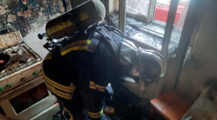 Двух человек в Мурманске спасли из огня
