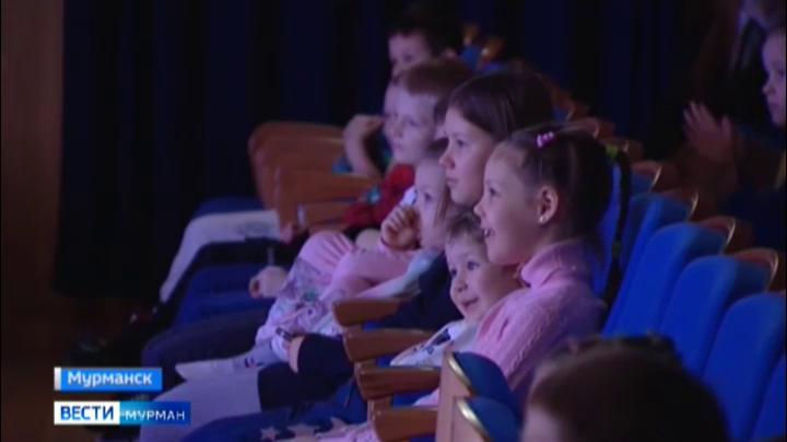 Мурманский театр кукол посетили дети из ДНР и ЛНР