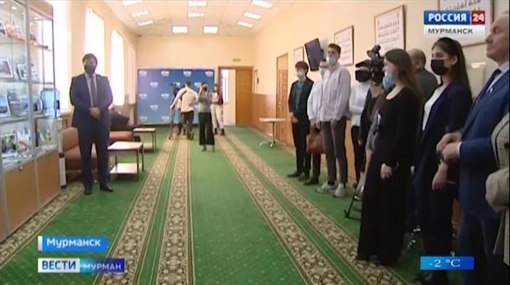 Представители молодежных избирательных комиссий побывали в Мурманской областной думе