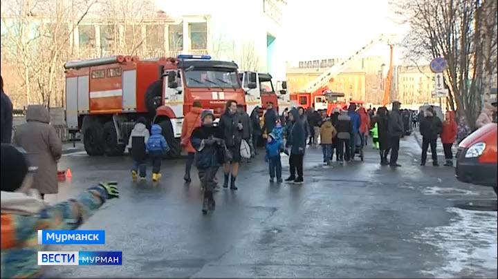 Выставка спецтехники прошла в Мурманске в День пожарной охраны