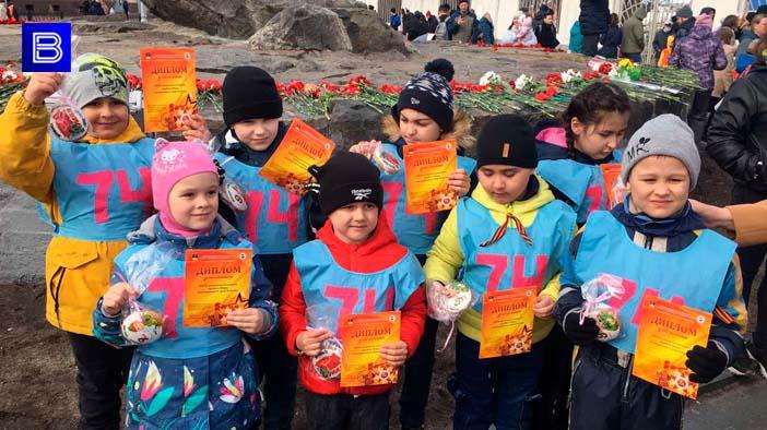 Маленькие северяне пробежали по центральному проспекту Мурманска