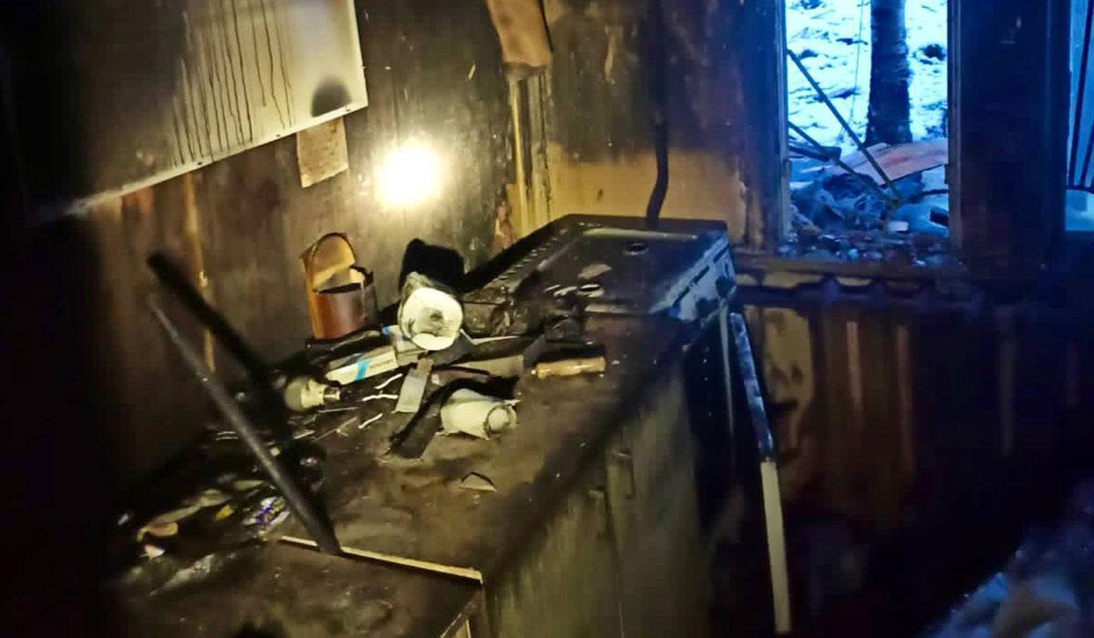 Из-за пожара из дома на Радищева в Мурманске спасли человека