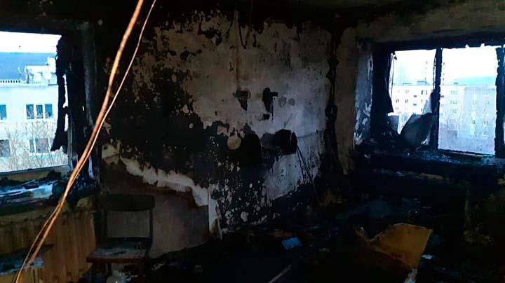 Из-за пожара в Коле выгорела квартира на пятом этаже жилого дома