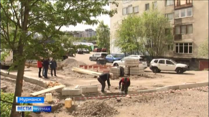 Глава Мурманска проверил ход ремонтных работ на улице Гвардейской