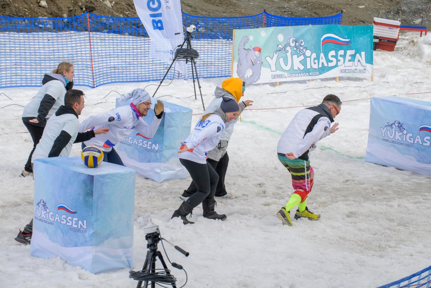 Последний снежный бой сезона состоялся в Кировске