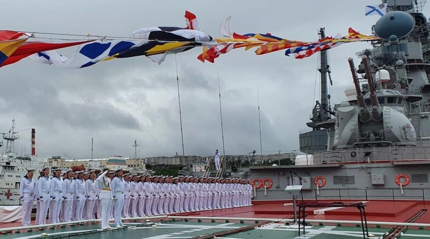 Экипаж крейсера «Петр Великий» начал подготовку ко Дню ВМФ России