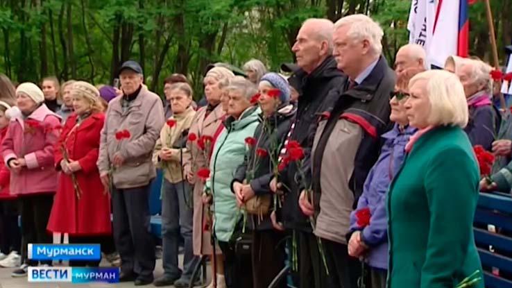 В Мурманске у памятника воинам Полярной дивизии состоялся митинг, посвященный Дню памяти и скорби