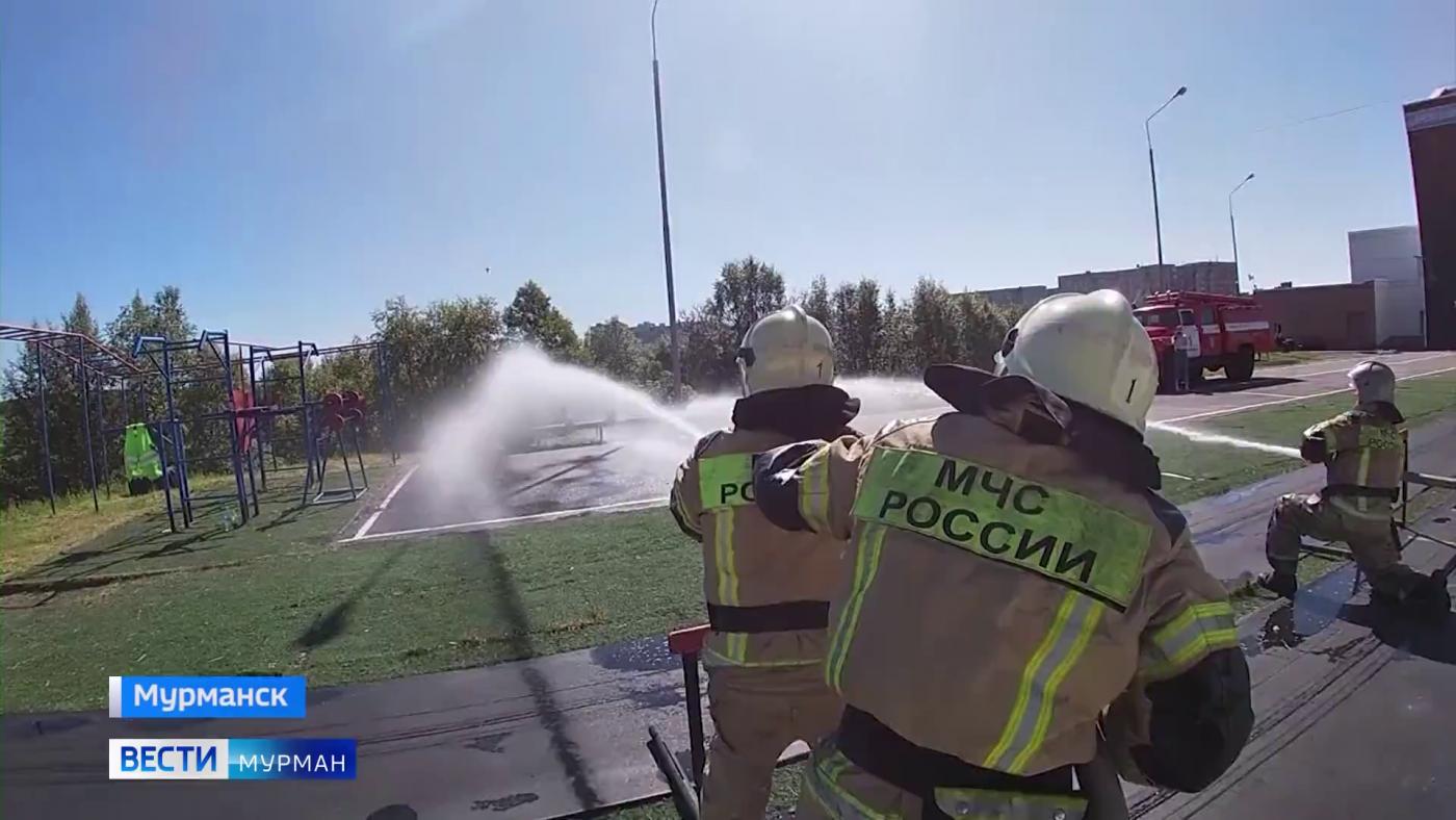 Мурманские пожарные соревновались на время, скорость и точность