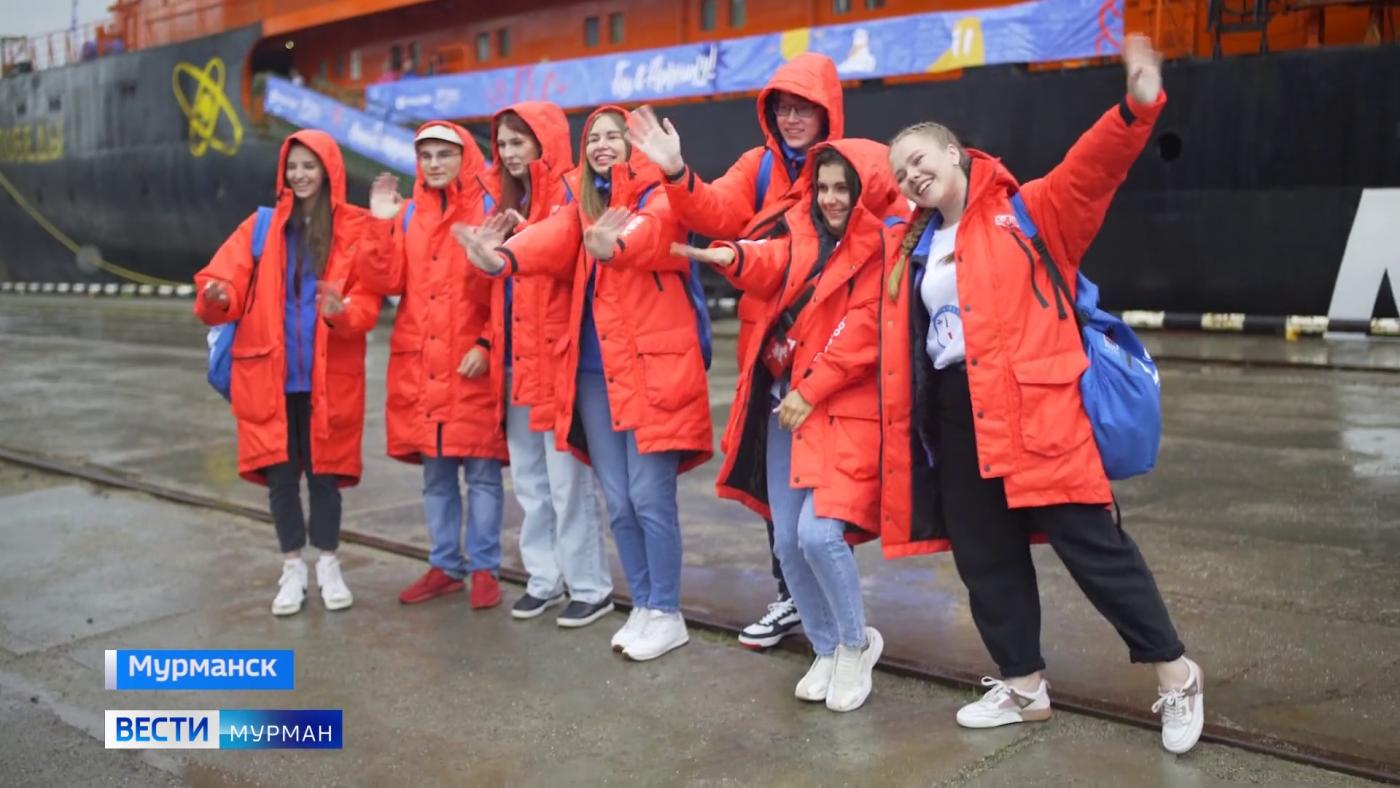Экспедиция российских школьников отправилась в Арктику на атомоходе «50 лет Победы»