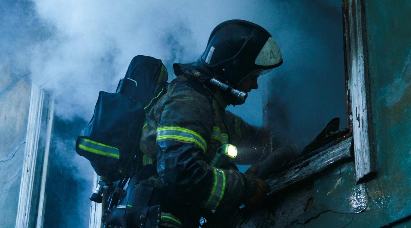 В Кировске из пожара в квартире эвакуировали двух человек