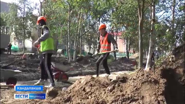 В Кандалакше продолжаются работы по реконструкции городского фонтана