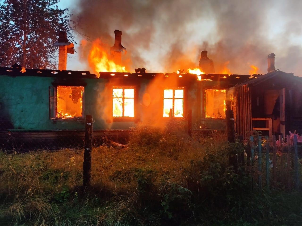 В Ковдозеро под Кандалакшей сгорел одноэтажный жилой дом