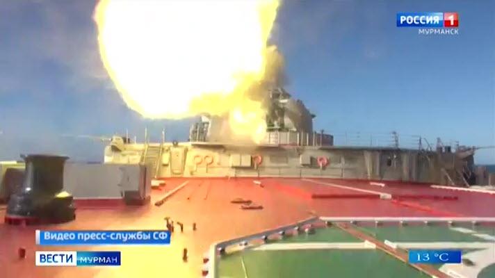 Крейсер «Петр Великий» отработал ракетные стрельбы в Баренцевом море