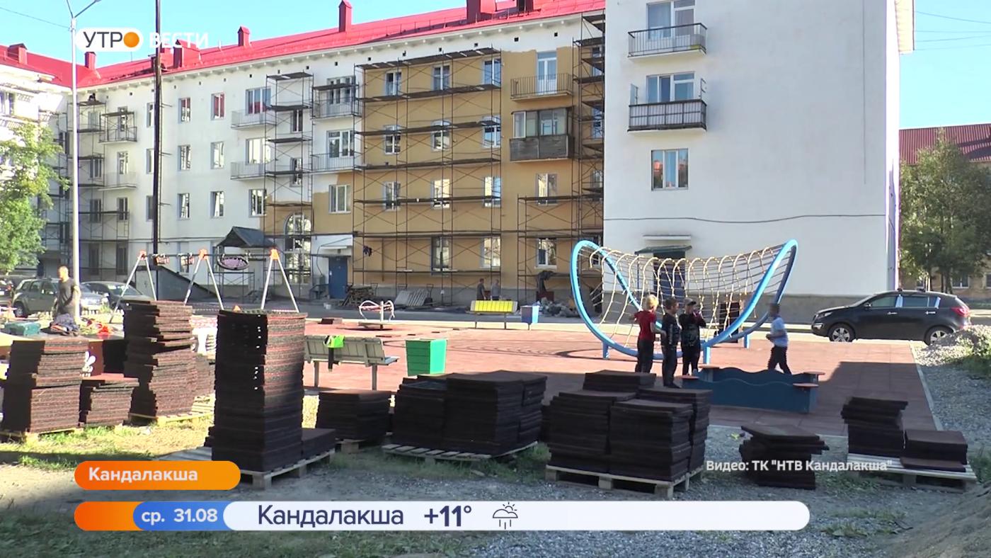 В Кандалакше завершается ремонт детской площадки на улице Кировской