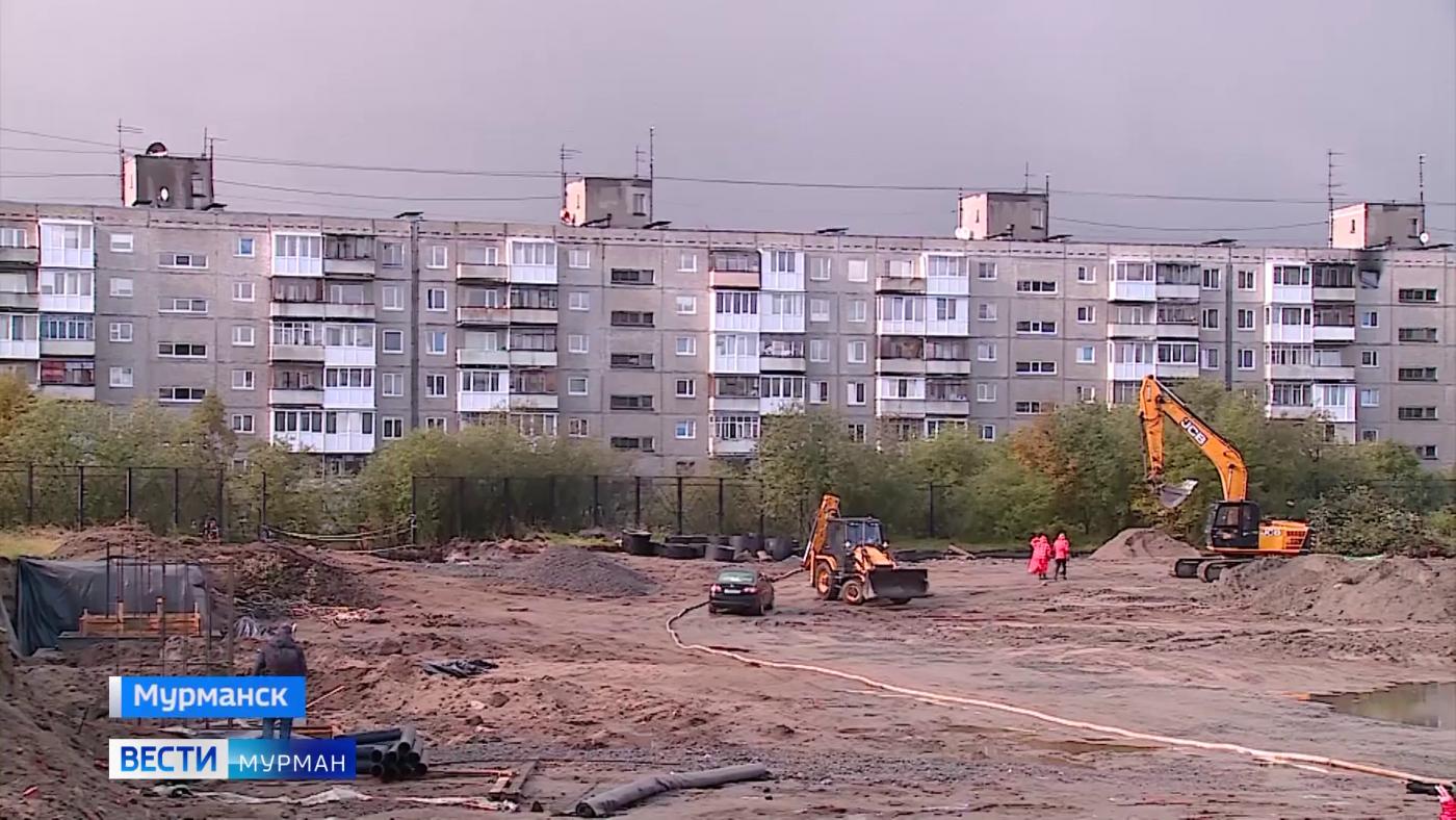 В Первомайском округе Мурманска продолжается ремонт стадиона «Юность»