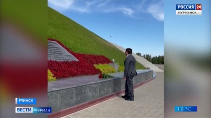 Андрей Чибис посетил мемориальный комплекс Курган Славы в Минске