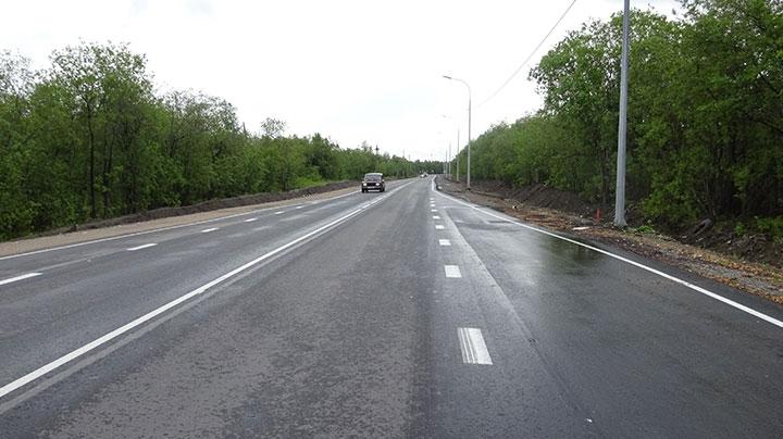 Около 10 километров двух участков дороги обновили на автоподъезде к Апатитам
