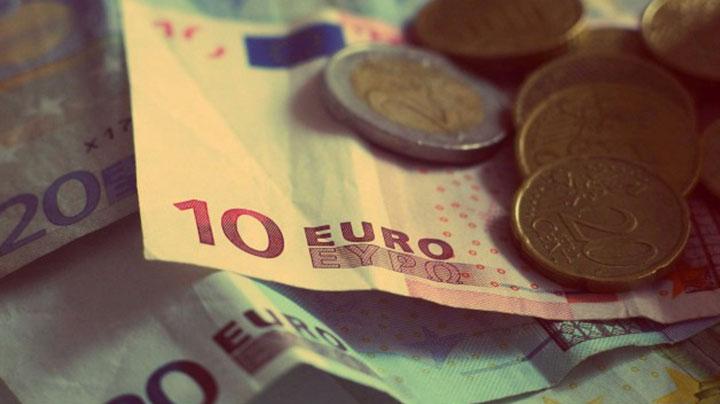 Евро достиг минимума впервые за 8 лет