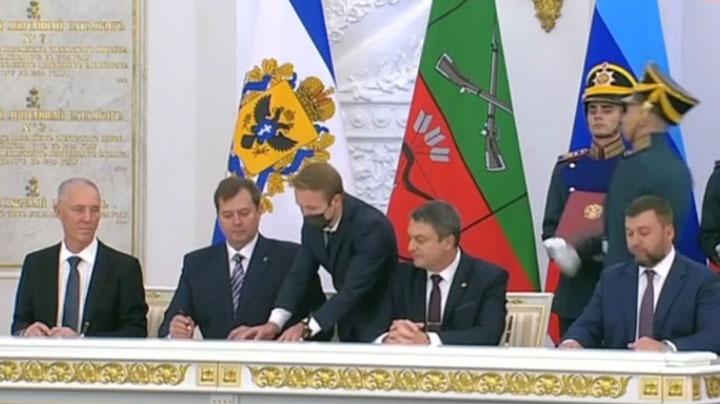 В Кремле состоялась церемония подписания договоров о принятии 4 субъектов в состав РФ
