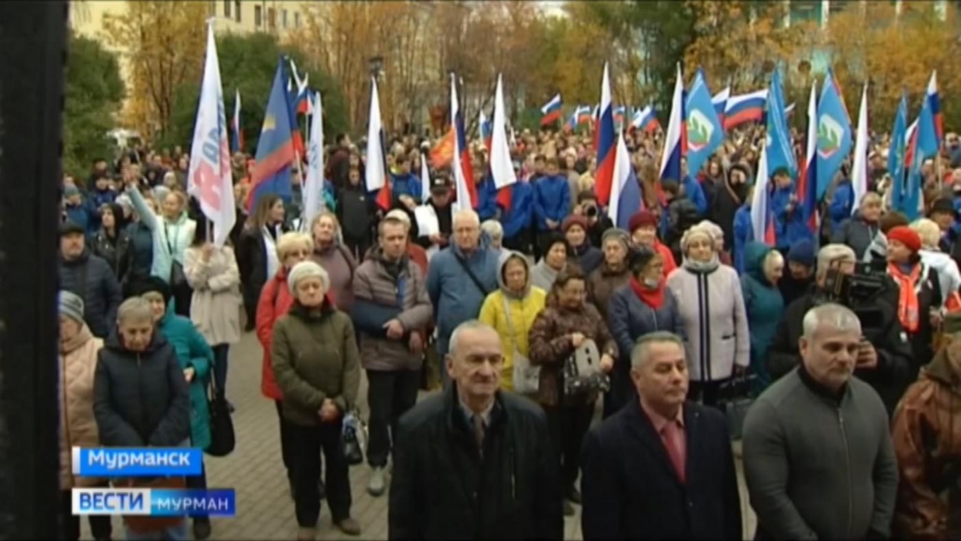 Около двух тысяч северян собрал в центре Мурманска митинг, посвященный итогам референдумов