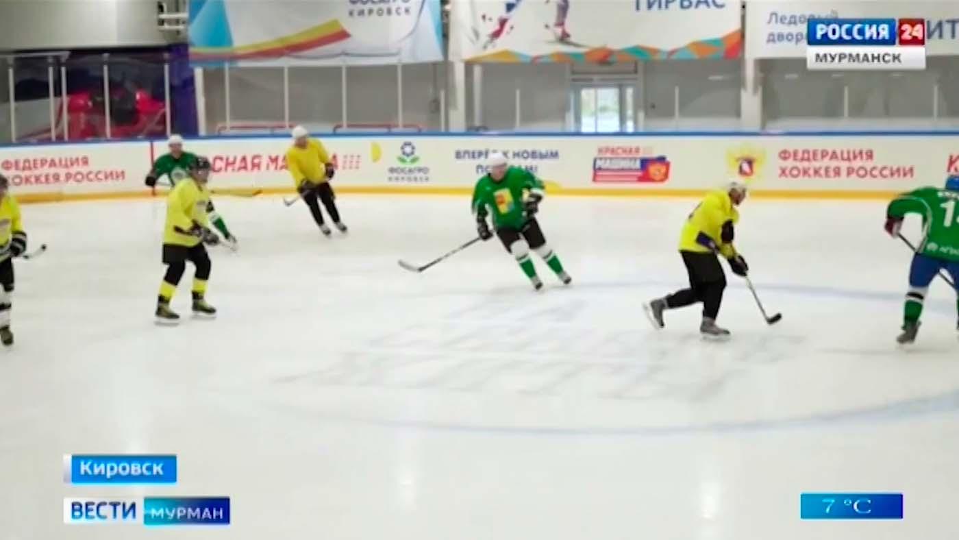 В Кировске хоккеисты сразились за Кубок главы города