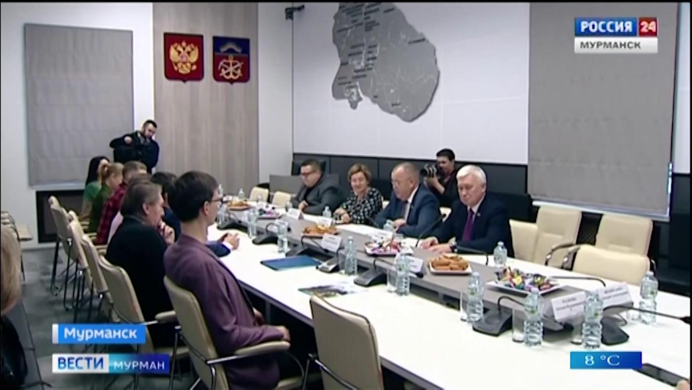 В областной думе парламентарии встретились с делегацией Союза писателей России