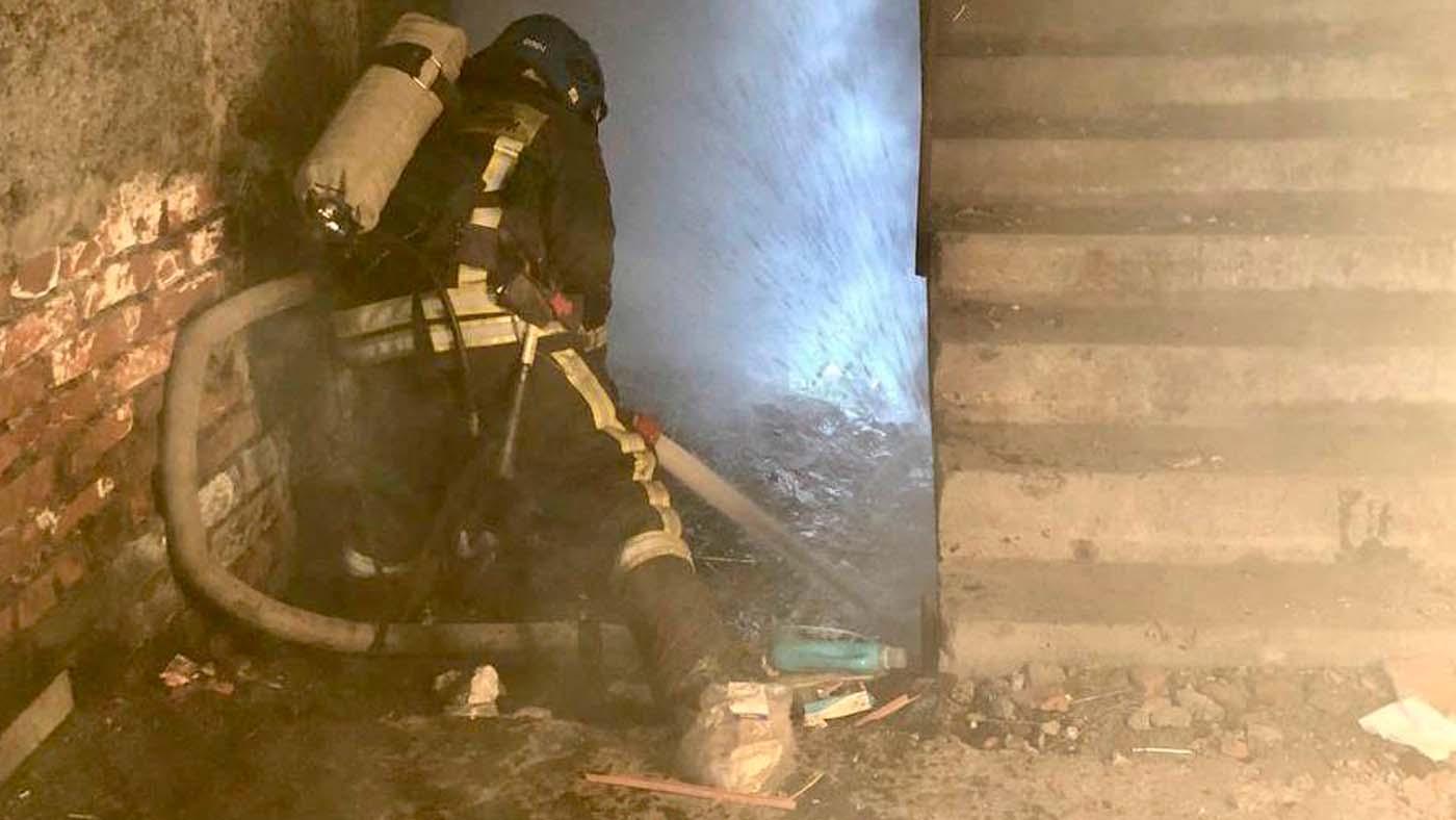 Из ночного пожара на улице Мира в Заполярном спасли 10 человек