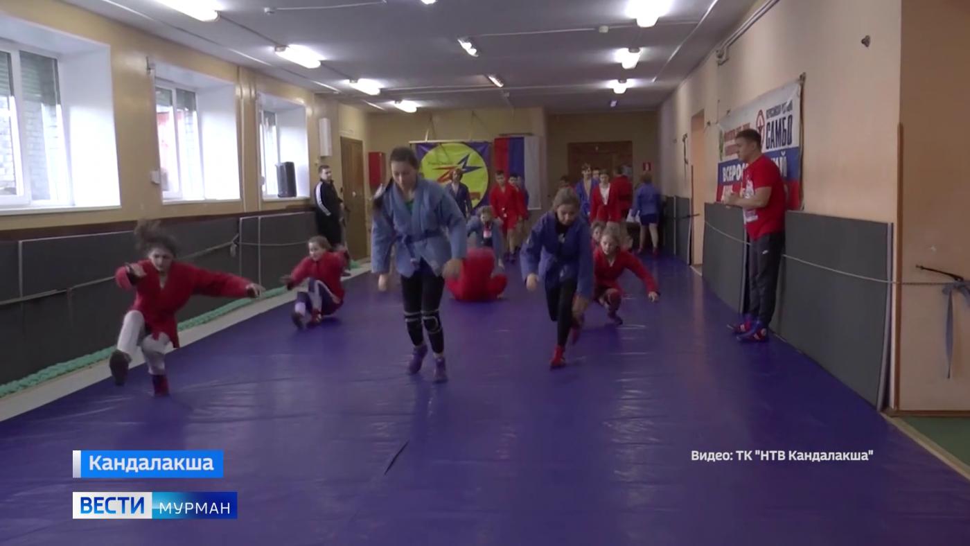 В Кандалакше провели открытые тренировки по самбо, приуроченные к юбилею Владимира Путина