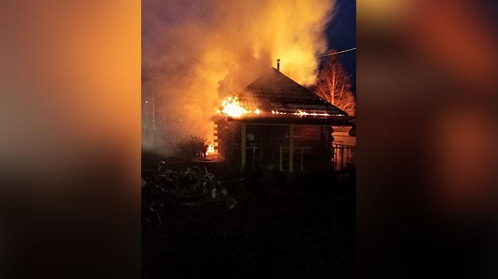 Две бани и гараж сгорели в Кандалакше