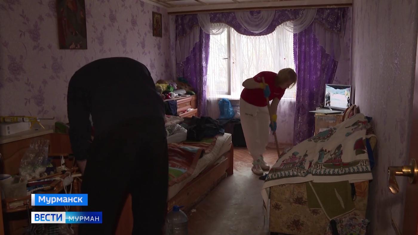 Активисты ОНФ навели чистоту в квартире мурманчанина