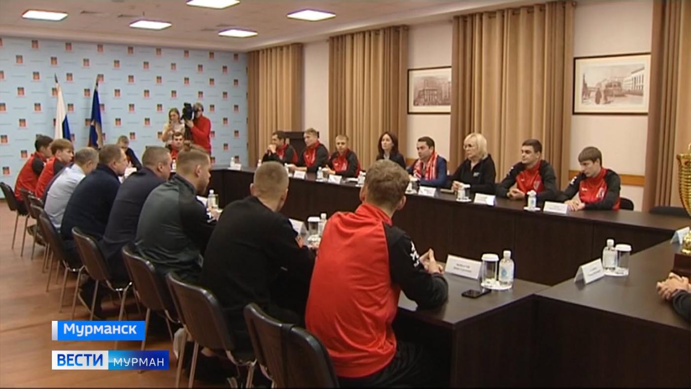 Губернатор Андрей Чибис встретился с игроками футбольного клуба «Север»