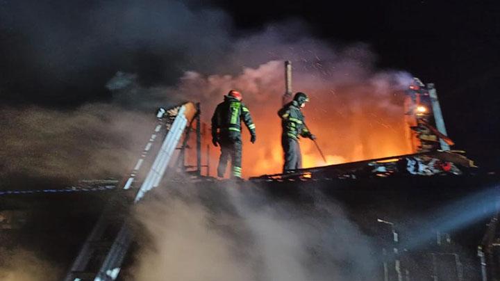 В Кольском районе сгорел строительный вагончик