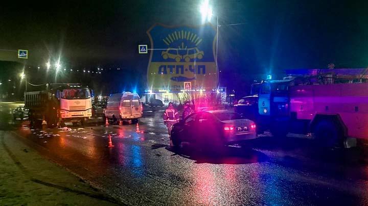 На автоподъезде к Североморску водитель грузовика насмерть сбил женщину